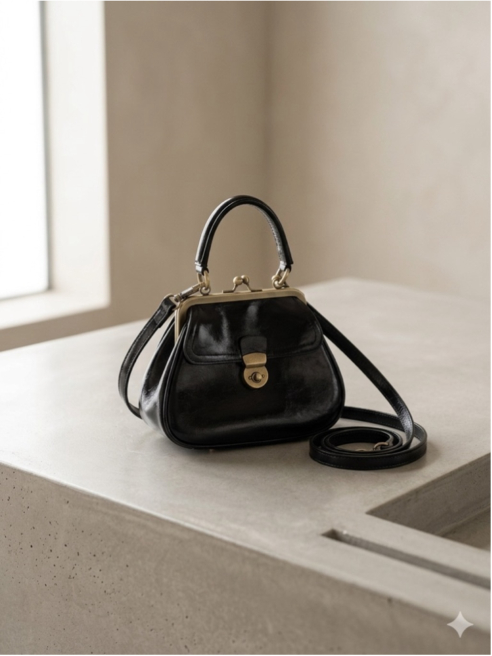 Retro Kisslock Mini Crossbody Bag Black Patent Glossy Doctor Style Satchel Purse
